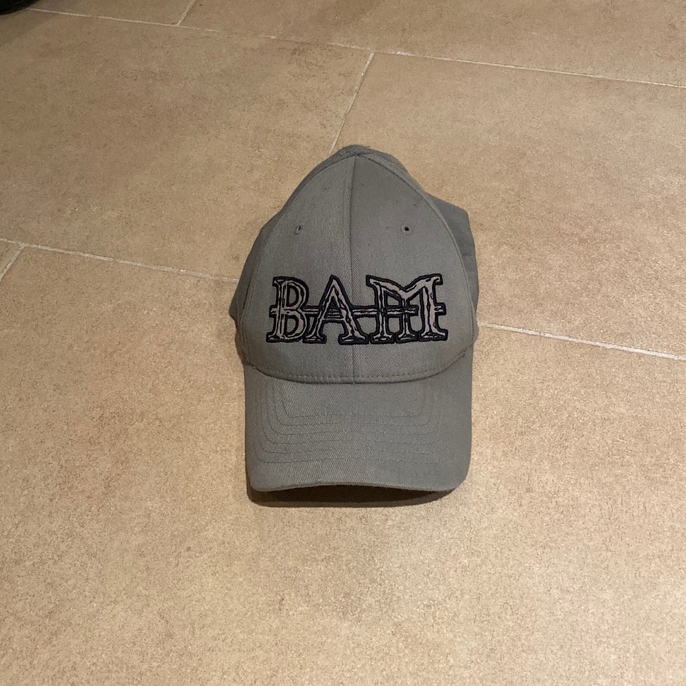 Grey hat